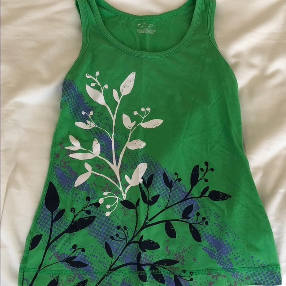 Green workout tank with design